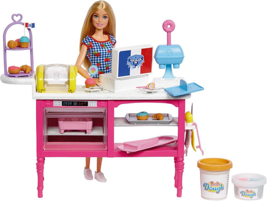 Barbie Coffret Pâtisserie It Takes Two avec poupée Malibu et 18 Accessoires Dont pâte à Modeler 3 Couleurs et moules, Jouet Enfant, Dès 3 Ans, HJY19