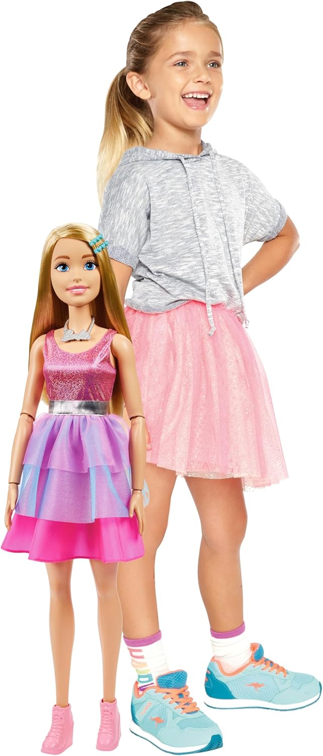 Barbie Grande Poupée Blonde Fashionistas avec Robe Rose Irisée, 71 Cm, Collier, Barrettes À Cheveux Et Autres Accessoires Inclus, Jouet Enfant, A Partir De 3 Ans, HJY02