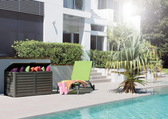 EDA - Malle de Jardin BAYA 420 L - Décor bois - Cadenassable - Poignées de Transport - Anti-étouffement - Anti-UV - Taupe - 117,3 x 54,8 x 65,3 cm