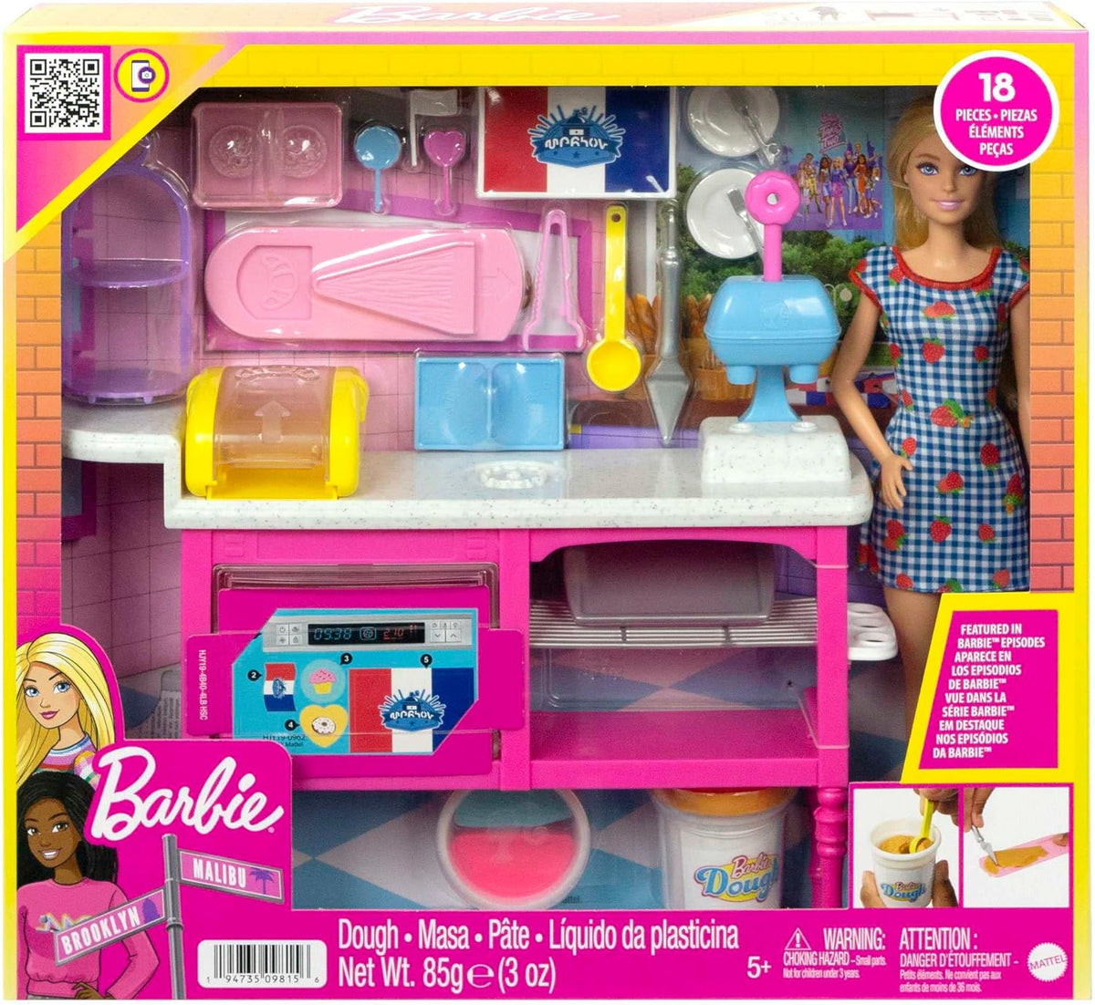 Barbie Coffret Pâtisserie It Takes Two avec poupée Malibu et 18 Accessoires Dont pâte à Modeler 3 Couleurs et moules, Jouet Enfant, Dès 3 Ans, HJY19