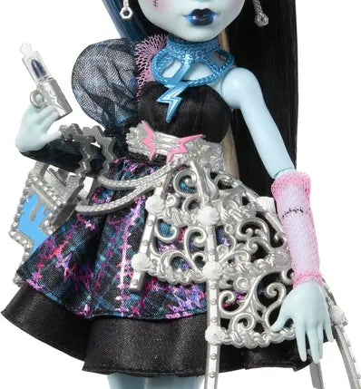 Monster High Frankie Stein Anniversaire – Poupée articulée avec accessoires
